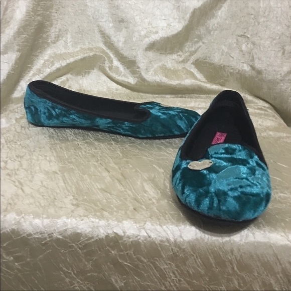 Adorable Betsy Johnson slip ons - Picture 2 of 7